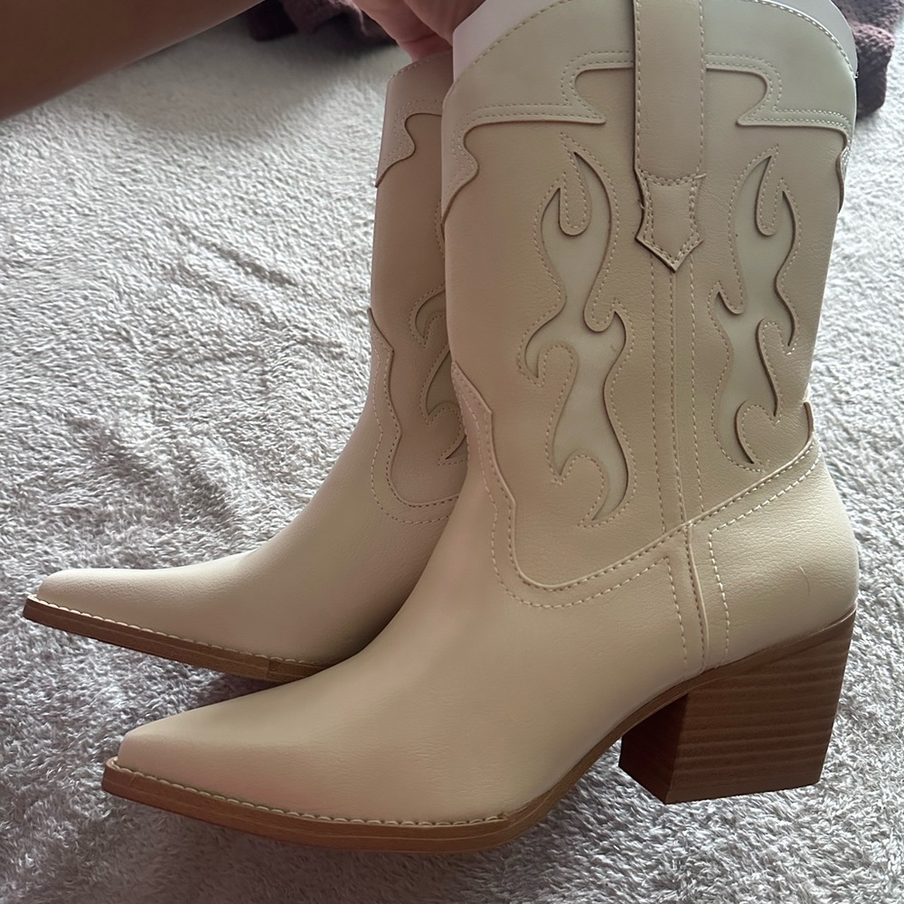 Universal Thread Cream Western-Inspired Block Heel Ankle Boots - Picture 4 of 7